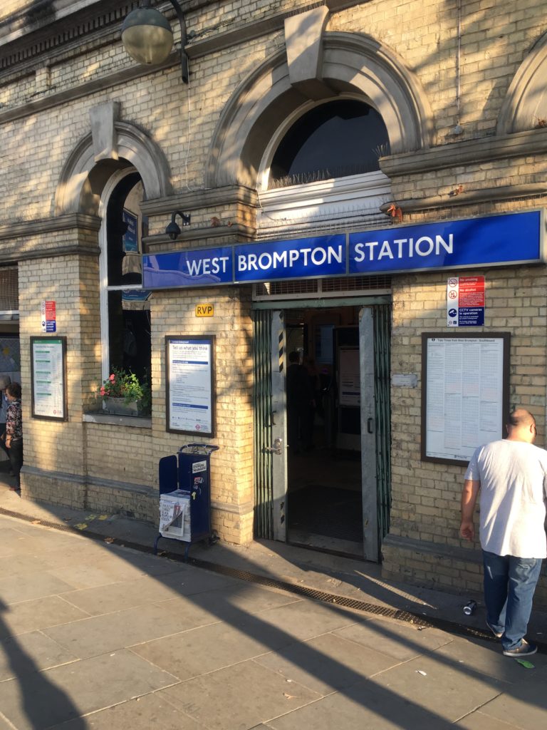 ロンドンけいおん！ウエストブロンプトン駅