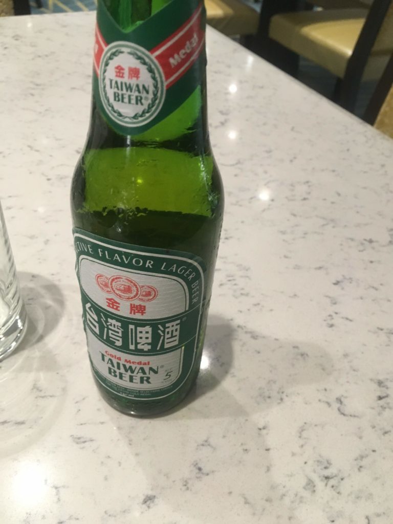 コートヤード台北ラウンジカクテルタイム台湾ビール