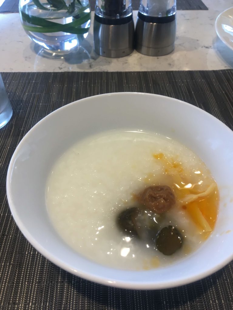 コートヤード台北ラウンジ朝食おかゆ