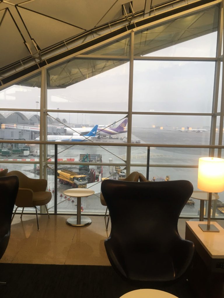 香港国際空港ユナイテッド航空ラウンジ座席