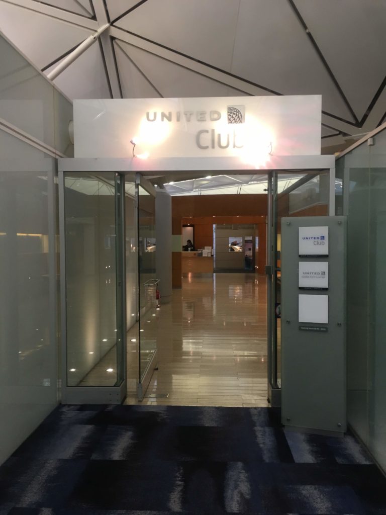 香港国際空港ユナイテッド航空ラウンジ入口
