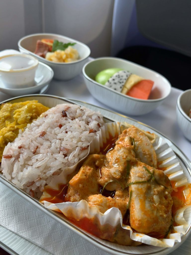 タイ国際航空短距離ビジネスクラス食事カレー