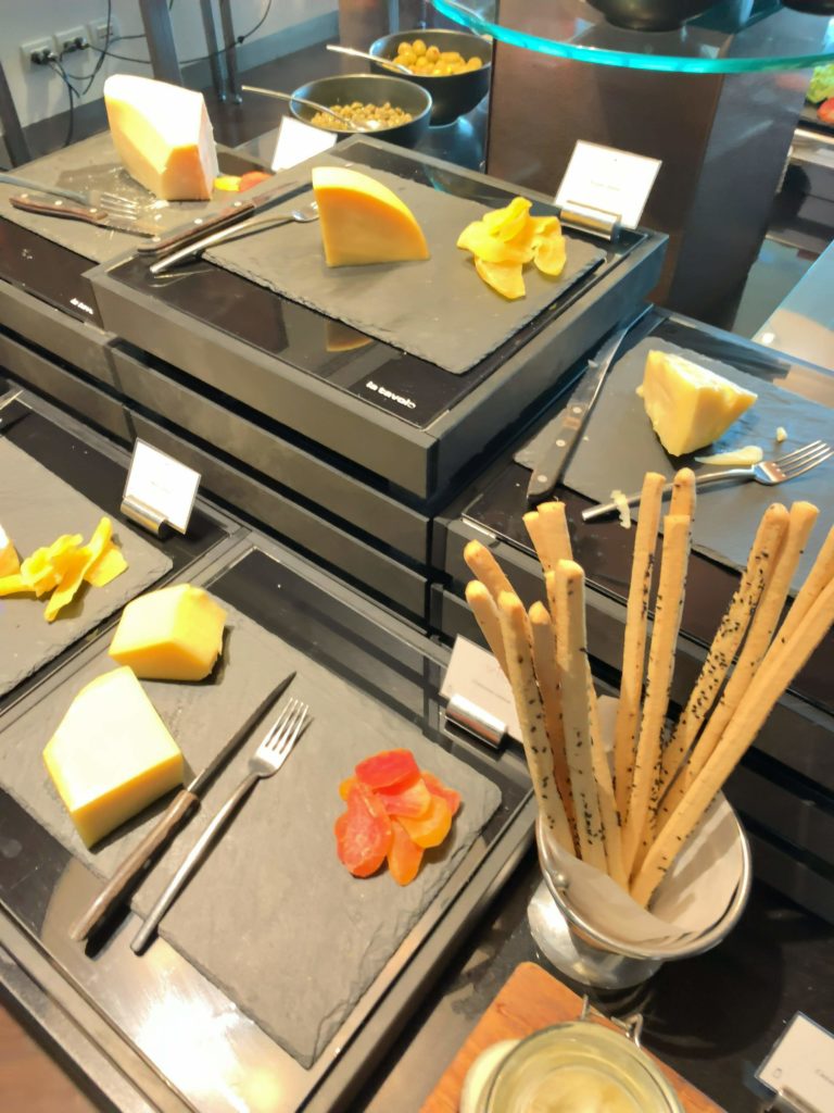 セントレジスバンコク朝食 チーズ