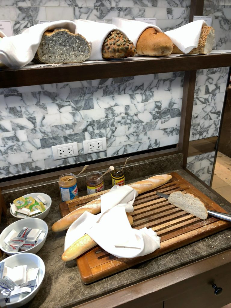 JWマリオット・ホテル・バンコク朝食パン4